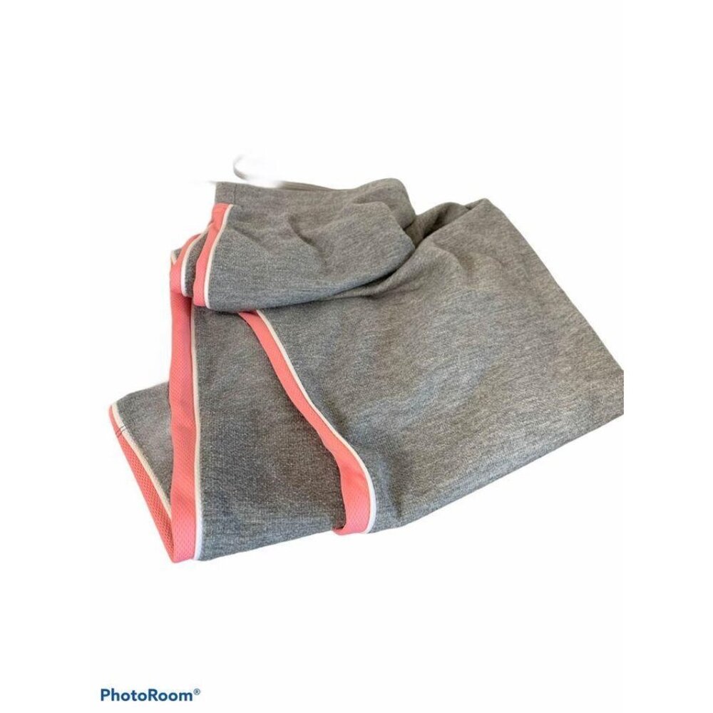 🌸3/$15🌸Gray with Pink and White Stripe Sweat Capris Small